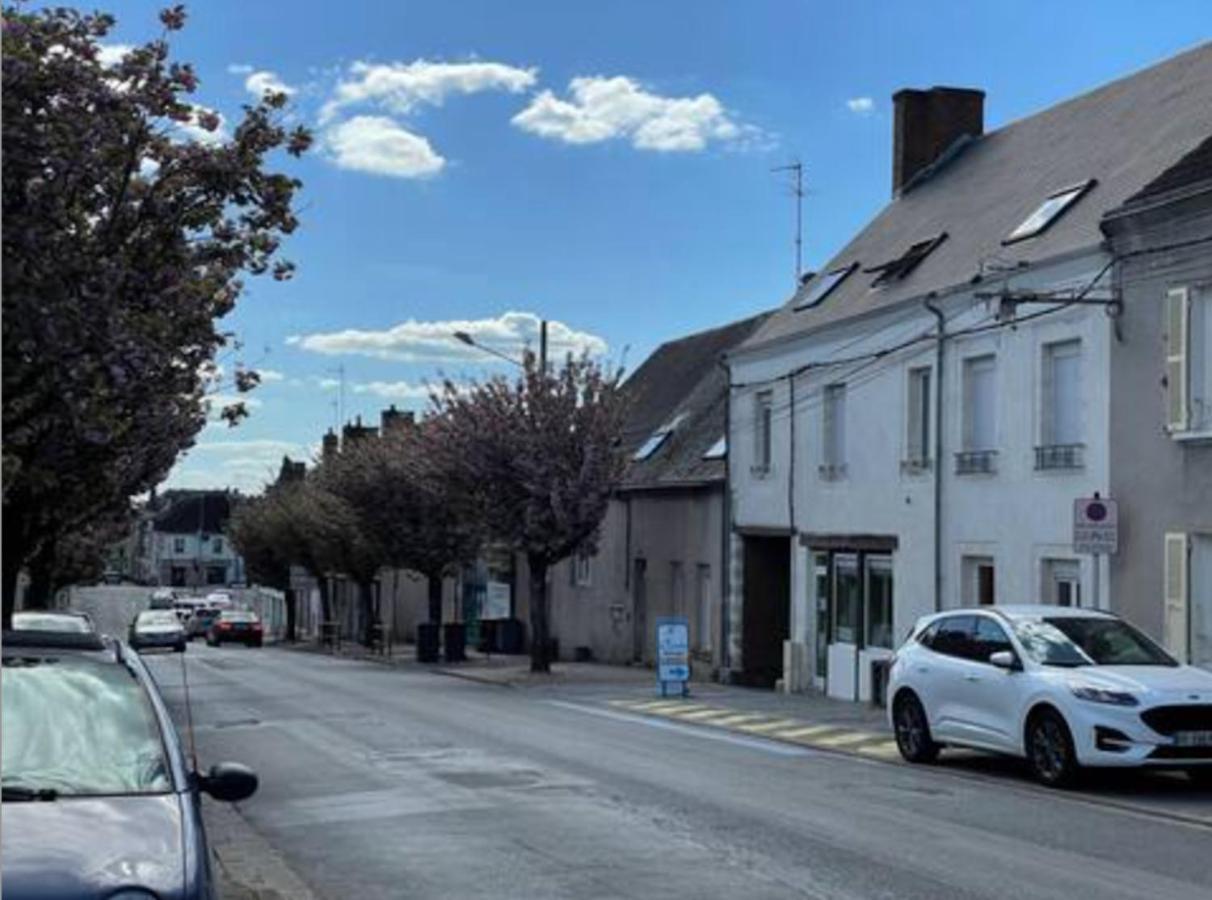 Appartement Avec Parking Gratuit Et Wifi Vierzon Luaran gambar