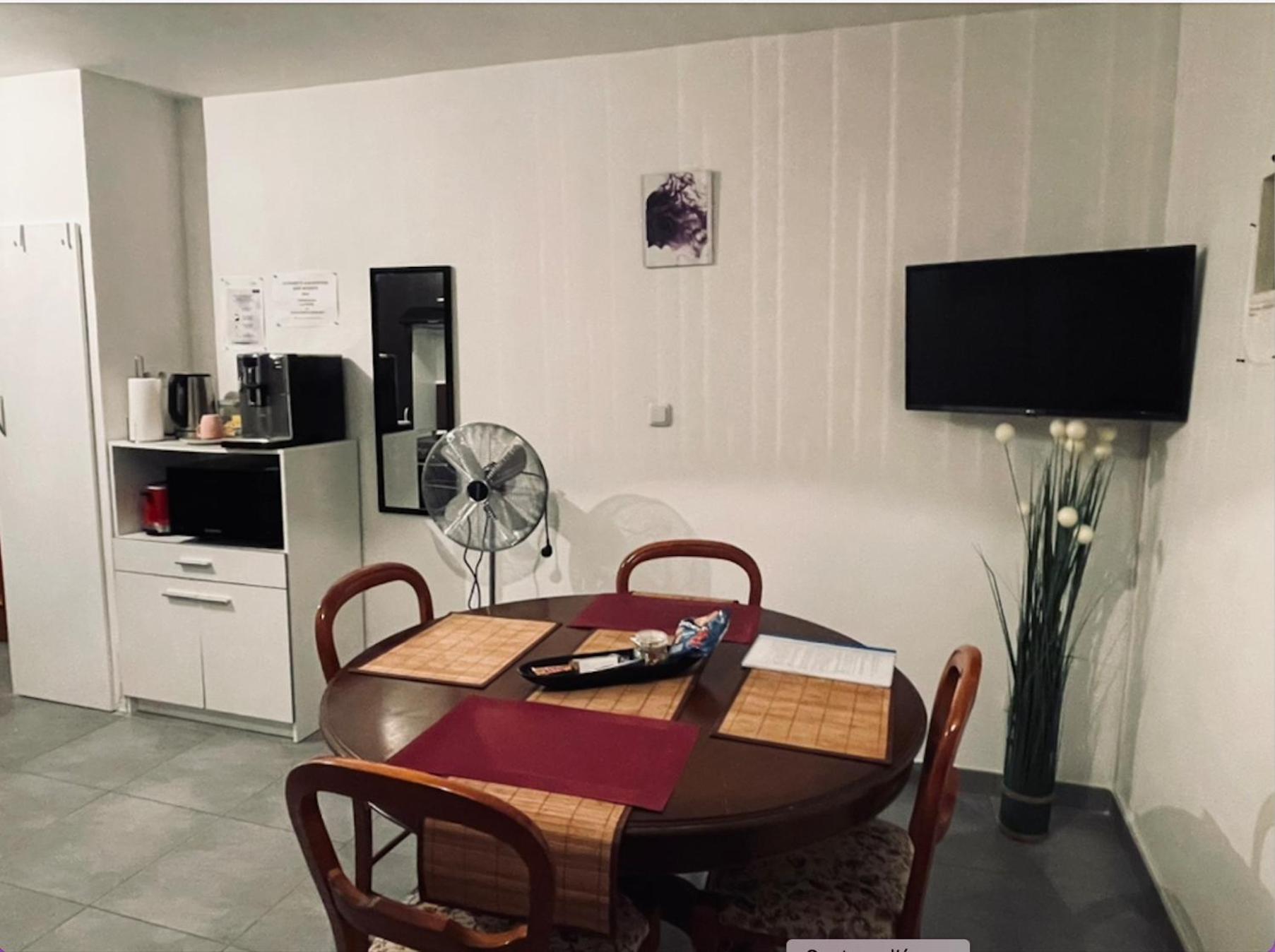 Appartement Avec Parking Gratuit Et Wifi Vierzon Luaran gambar