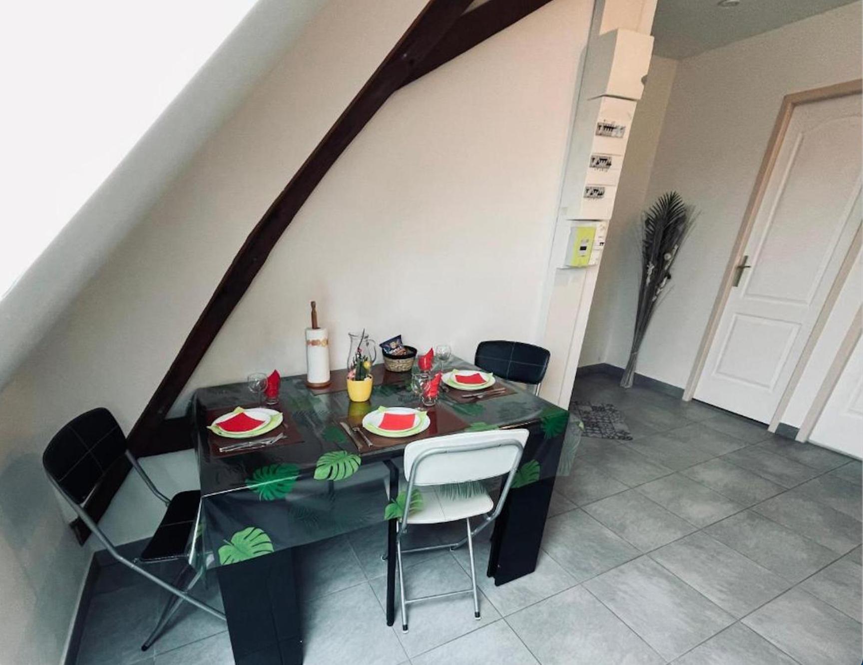 Appartement Avec Parking Gratuit Et Wifi Vierzon Luaran gambar